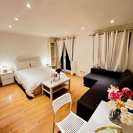 לונדון A Calm Stay Near Battersea Reach מראה חיצוני תמונה